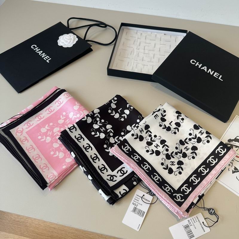 Chanel silk scarf hm31